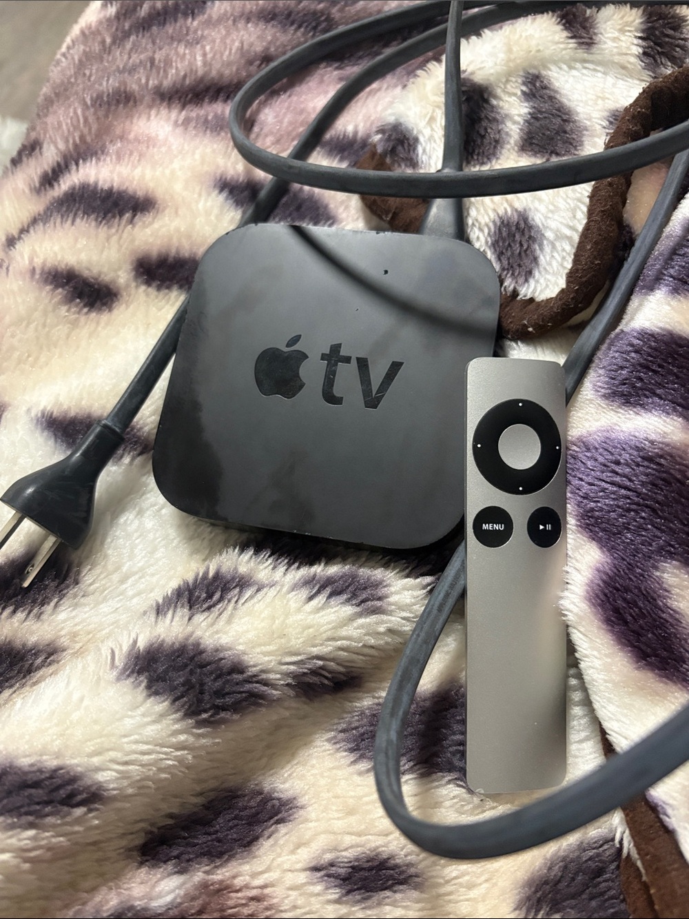 Apple TV HD Streaming Player with Silver Aluminum Remote
